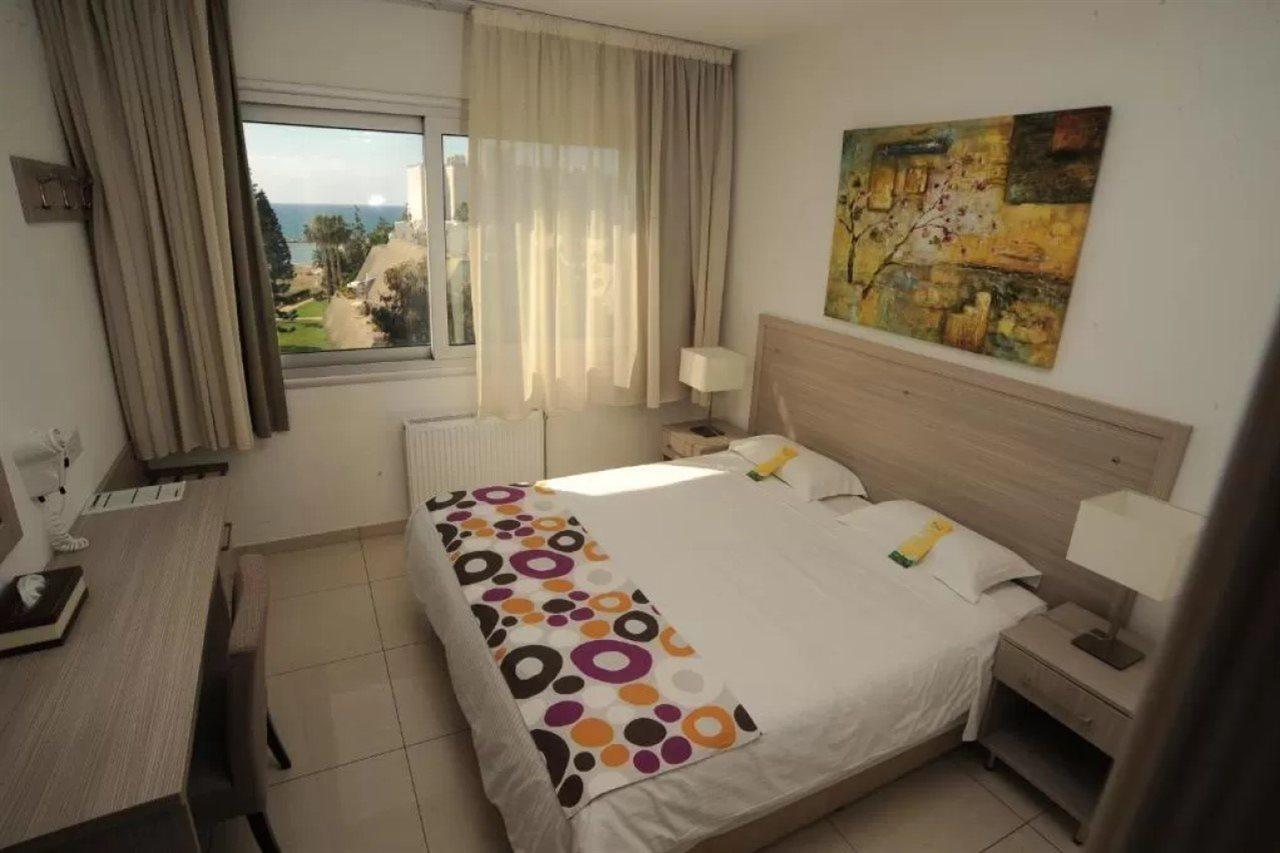 Frixos Suites Hotel Apts Voroklini Exterior photo