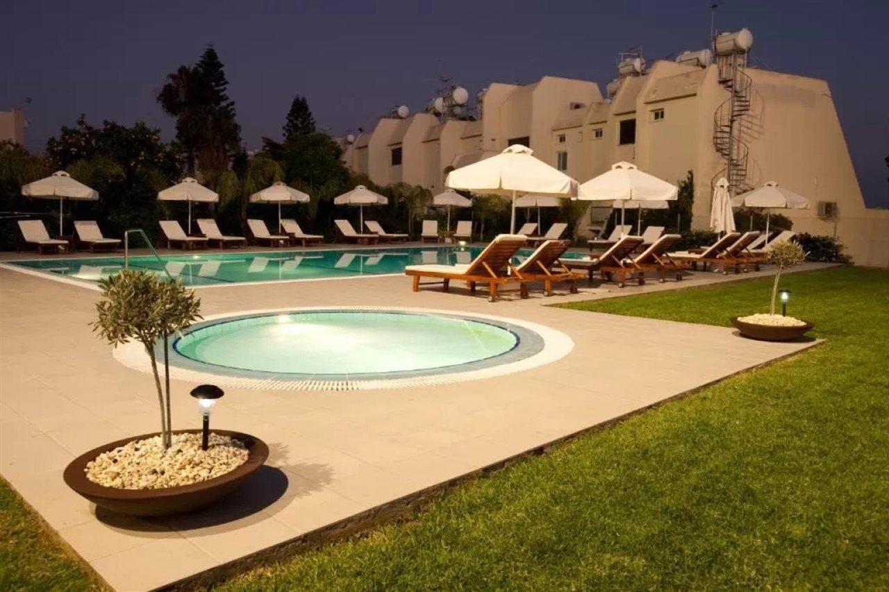 Frixos Suites Hotel Apts Voroklini Exterior photo