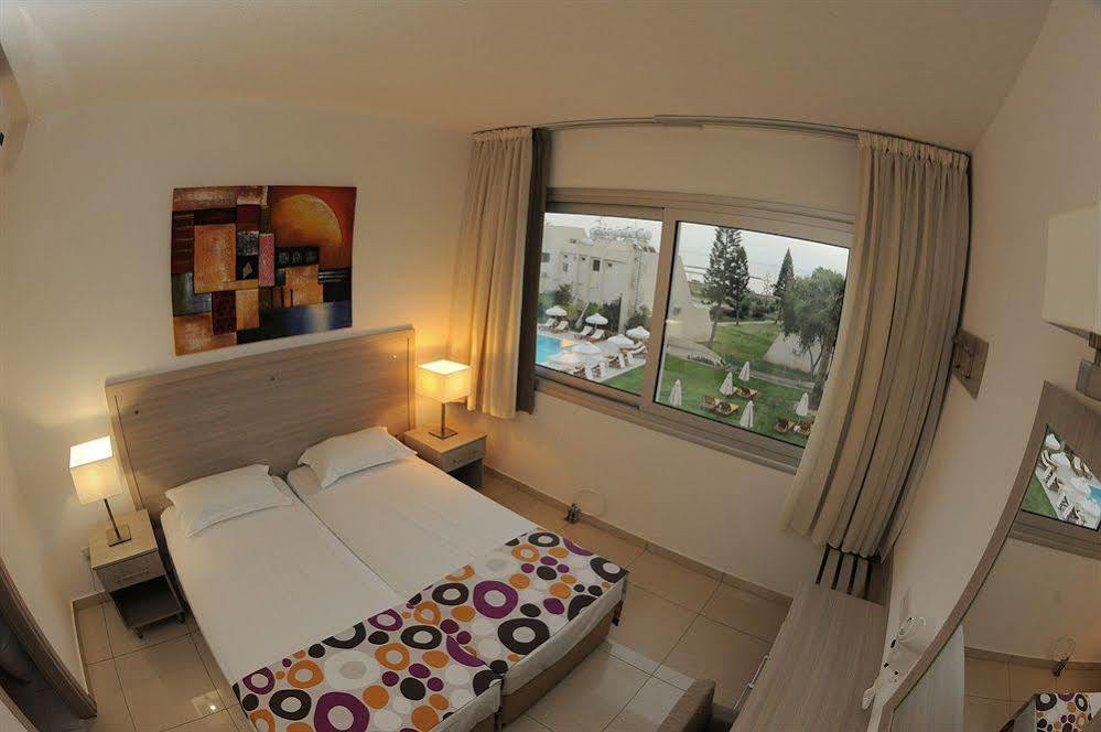 Frixos Suites Hotel Apts Voroklini Exterior photo